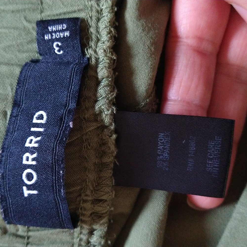 Torrid Taper Green Stretch Challis Pants high rise Tie Front Pants size 3 / 3X - Picture 15 of 15